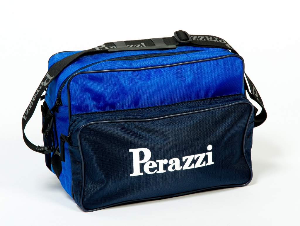 Sporting bag with double pockets